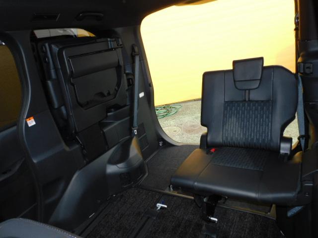 ノア ハイブリッドＳ－Ｚ　４ＷＤ　モデリスタエアロ＆１８ＡＷ　１０．５ナビ＋ＩＴＳ＋ダブルツィーター　３眼プロジェクター　ブラインドスポット　ドライビングサポート＆快適利便パッケージ　トヨタチームメイト　寒冷地仕様　前後Ｄレコ（11枚目）