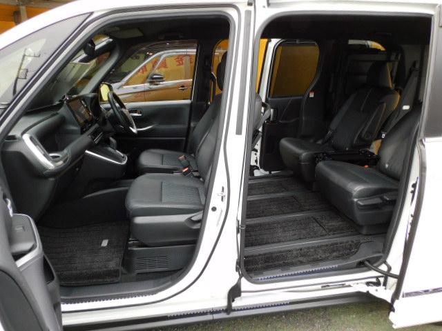 ノア ハイブリッドＳ－Ｚ　４ＷＤ　モデリスタエアロ＆１８ＡＷ　１０．５ナビ＋ＩＴＳ＋ダブルツィーター　３眼プロジェクター　ブラインドスポット　ドライビングサポート＆快適利便パッケージ　トヨタチームメイト　寒冷地仕様　前後Ｄレコ（12枚目）