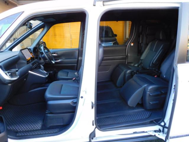 ノア ハイブリッドＳ－Ｚ　モデリスタエアロ　１０．５インチオーディオＰｌｕｓ＆１４インチフリップダウン　３眼プロジェクター　ブラインドスポット　ドライビングサポート＆快適利便パッケージ　トヨタチームメイト　寒冷地仕様　ドラレコ（12枚目）