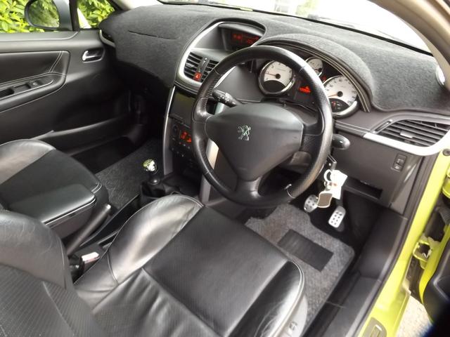 GT 電動オープンカー禁煙車5速マニュアル車HDDナビフルセグTV事故修復歴なし本革シートシートヒーター付き(4枚目)