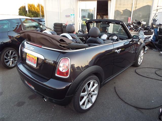 ＭＩＮＩ クーパー　コンバーチブル　ハイゲート　ワンオーナー特別限定車禁煙車電動オープンカー本革シート（10枚目）
