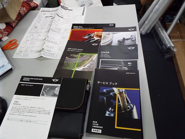 ＭＩＮＩ クーパー　コンバーチブル　ハイゲート　ワンオーナー特別限定車禁煙車電動オープンカー本革シート（39枚目）