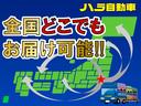 エルフトラック フルフラットロー　ディーゼルターボ　ＮＯＸ・ＰＭ適合　５速マニュアル　２ｔ　１０尺　木製床　リアＷタイヤ　坂道発進補助装置　左電動格納ミラー（3枚目）