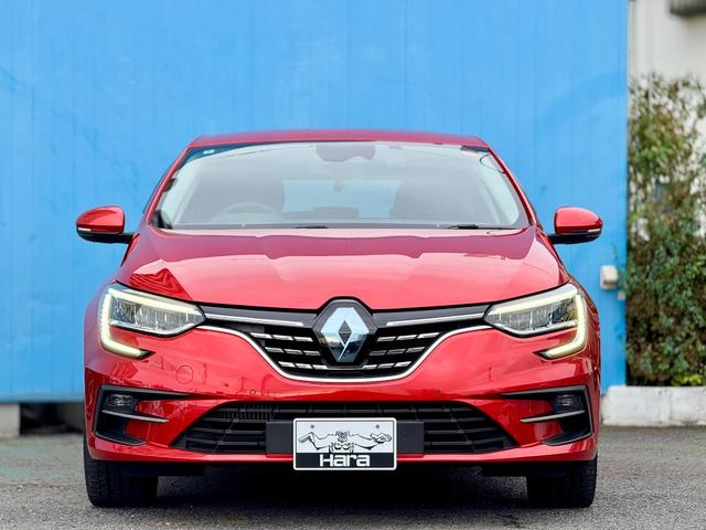 メガーヌ インテンス　スマホ連動ディスプレイオーディオ　バックカメラ　全車速追従レーダークルコン　標識認識　ブラインドスポットモニター　ハーフレザーシート　シートヒーター　ＥＴＣ２．０　前後ソナー　禁煙車　ＬＥＤライト（7枚目）
