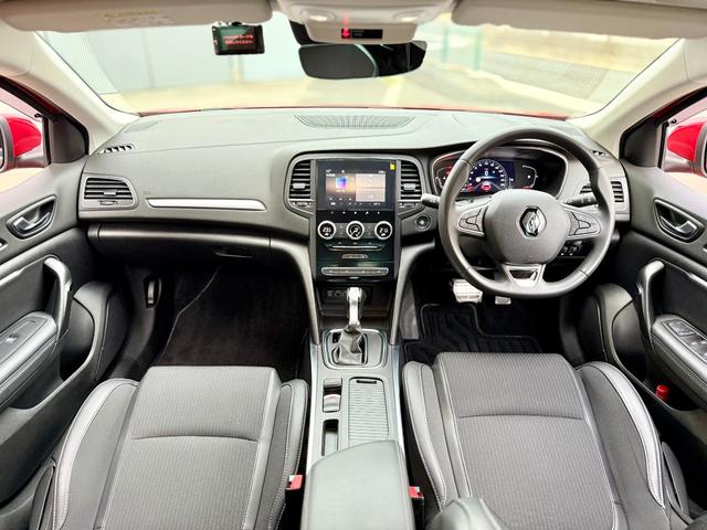 メガーヌ インテンス　スマホ連動ディスプレイオーディオ　バックカメラ　全車速追従レーダークルコン　標識認識　ブラインドスポットモニター　ハーフレザーシート　シートヒーター　ＥＴＣ２．０　前後ソナー　禁煙車　ＬＥＤライト（33枚目）