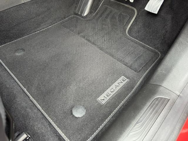 メガーヌ インテンス　スマホ連動ディスプレイオーディオ　バックカメラ　全車速追従レーダークルコン　標識認識　ブラインドスポットモニター　ハーフレザーシート　シートヒーター　ＥＴＣ２．０　前後ソナー　禁煙車　ＬＥＤライト（64枚目）