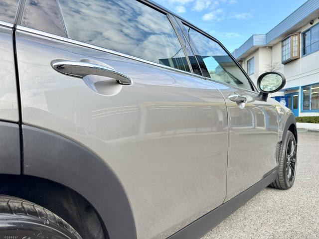 ＭＩＮＩ クーパーＳ　クラブマン　純正ナビ　ＢＴオーディオ　バックカメラ　ＵＳＢ接続　音楽録音機能　クルーズコントロール　ＥＴＣ２．０　ＬＥＤライト　ＬＥＤフロントフォグ　デイライト　純正アルミ　禁煙車　リアソナー　オートワイパー（15枚目）