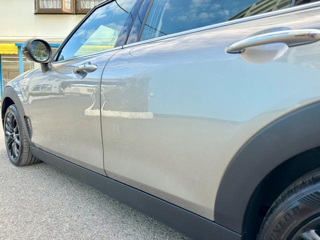 ＭＩＮＩ クーパーＳ　クラブマン　純正ナビ　ＢＴオーディオ　バックカメラ　ＵＳＢ接続　音楽録音機能　クルーズコントロール　ＥＴＣ２．０　ＬＥＤライト　ＬＥＤフロントフォグ　デイライト　純正アルミ　禁煙車　リアソナー　オートワイパー（17枚目）