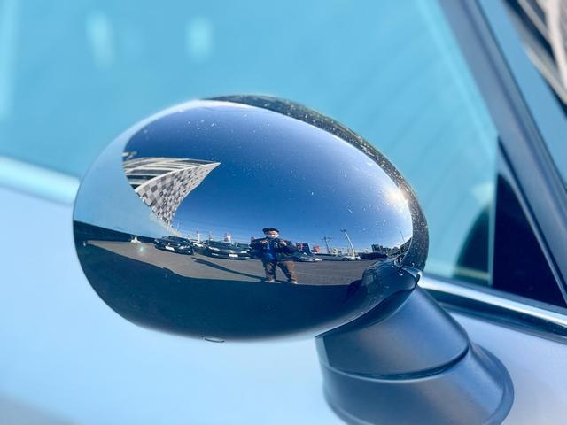 ＭＩＮＩ クーパーＳ　クラブマン　純正ナビ　ＢＴオーディオ　バックカメラ　ＵＳＢ接続　音楽録音機能　クルーズコントロール　ＥＴＣ２．０　ＬＥＤライト　ＬＥＤフロントフォグ　デイライト　純正アルミ　禁煙車　リアソナー　オートワイパー（20枚目）