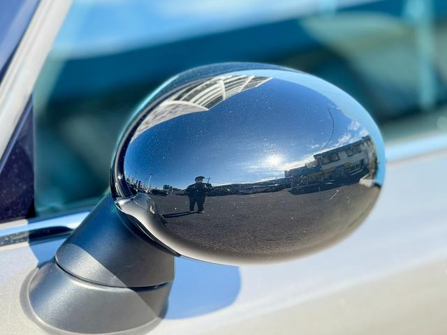 ＭＩＮＩ クーパーＳ　クラブマン　純正ナビ　ＢＴオーディオ　バックカメラ　ＵＳＢ接続　音楽録音機能　クルーズコントロール　ＥＴＣ２．０　ＬＥＤライト　ＬＥＤフロントフォグ　デイライト　純正アルミ　禁煙車　リアソナー　オートワイパー（21枚目）