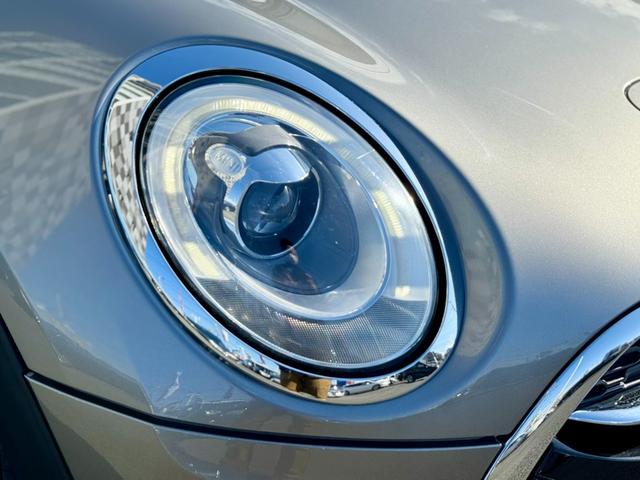 ＭＩＮＩ クーパーＳ　クラブマン　純正ナビ　ＢＴオーディオ　バックカメラ　ＵＳＢ接続　音楽録音機能　クルーズコントロール　ＥＴＣ２．０　ＬＥＤライト　ＬＥＤフロントフォグ　デイライト　純正アルミ　禁煙車　リアソナー　オートワイパー（22枚目）