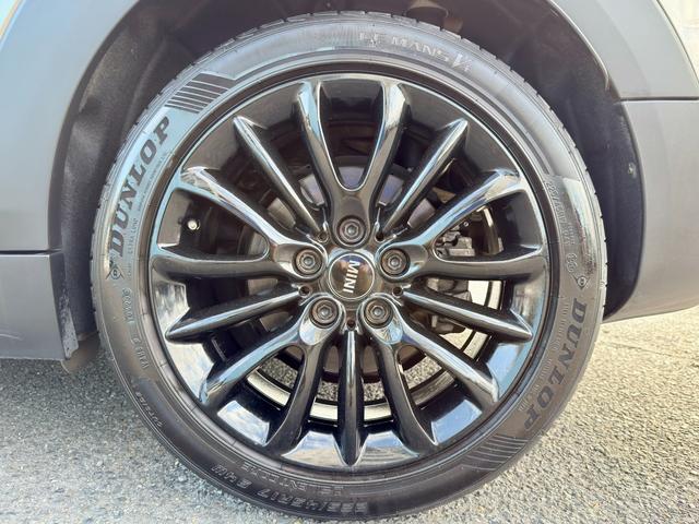 ＭＩＮＩ クーパーＳ　クラブマン　純正ナビ　ＢＴオーディオ　バックカメラ　ＵＳＢ接続　音楽録音機能　クルーズコントロール　ＥＴＣ２．０　ＬＥＤライト　ＬＥＤフロントフォグ　デイライト　純正アルミ　禁煙車　リアソナー　オートワイパー（26枚目）