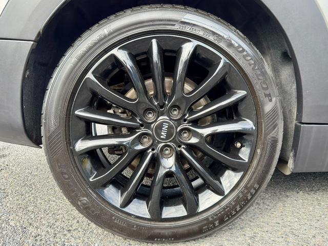 ＭＩＮＩ クーパーＳ　クラブマン　純正ナビ　ＢＴオーディオ　バックカメラ　ＵＳＢ接続　音楽録音機能　クルーズコントロール　ＥＴＣ２．０　ＬＥＤライト　ＬＥＤフロントフォグ　デイライト　純正アルミ　禁煙車　リアソナー　オートワイパー（27枚目）