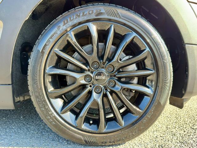 ＭＩＮＩ クーパーＳ　クラブマン　純正ナビ　ＢＴオーディオ　バックカメラ　ＵＳＢ接続　音楽録音機能　クルーズコントロール　ＥＴＣ２．０　ＬＥＤライト　ＬＥＤフロントフォグ　デイライト　純正アルミ　禁煙車　リアソナー　オートワイパー（29枚目）