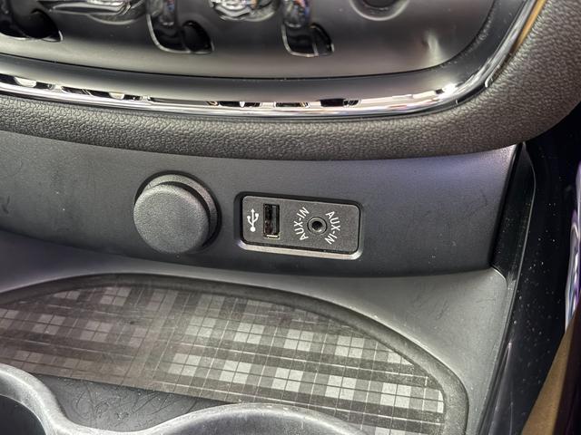 ＭＩＮＩ クーパーＳ　クラブマン　純正ナビ　ＢＴオーディオ　バックカメラ　ＵＳＢ接続　音楽録音機能　クルーズコントロール　ＥＴＣ２．０　ＬＥＤライト　ＬＥＤフロントフォグ　デイライト　純正アルミ　禁煙車　リアソナー　オートワイパー（37枚目）