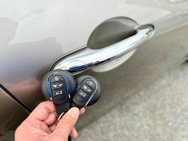 ＭＩＮＩ クーパーＳ　クラブマン　純正ナビ　ＢＴオーディオ　バックカメラ　ＵＳＢ接続　音楽録音機能　クルーズコントロール　ＥＴＣ２．０　ＬＥＤライト　ＬＥＤフロントフォグ　デイライト　純正アルミ　禁煙車　リアソナー　オートワイパー（42枚目）