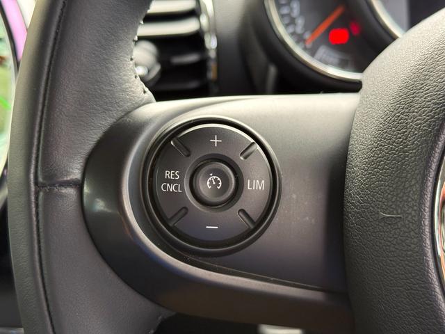 ＭＩＮＩ クーパーＳ　クラブマン　純正ナビ　ＢＴオーディオ　バックカメラ　ＵＳＢ接続　音楽録音機能　クルーズコントロール　ＥＴＣ２．０　ＬＥＤライト　ＬＥＤフロントフォグ　デイライト　純正アルミ　禁煙車　リアソナー　オートワイパー（43枚目）