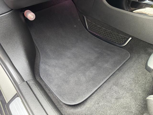 ＭＩＮＩ クーパーＳ　クラブマン　純正ナビ　ＢＴオーディオ　バックカメラ　ＵＳＢ接続　音楽録音機能　クルーズコントロール　ＥＴＣ２．０　ＬＥＤライト　ＬＥＤフロントフォグ　デイライト　純正アルミ　禁煙車　リアソナー　オートワイパー（52枚目）