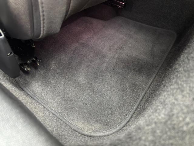 ＭＩＮＩ クーパーＳ　クラブマン　純正ナビ　ＢＴオーディオ　バックカメラ　ＵＳＢ接続　音楽録音機能　クルーズコントロール　ＥＴＣ２．０　ＬＥＤライト　ＬＥＤフロントフォグ　デイライト　純正アルミ　禁煙車　リアソナー　オートワイパー（54枚目）