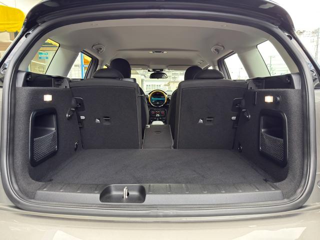 ＭＩＮＩ クーパーＳ　クラブマン　純正ナビ　ＢＴオーディオ　バックカメラ　ＵＳＢ接続　音楽録音機能　クルーズコントロール　ＥＴＣ２．０　ＬＥＤライト　ＬＥＤフロントフォグ　デイライト　純正アルミ　禁煙車　リアソナー　オートワイパー（67枚目）