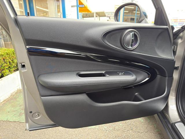 ＭＩＮＩ クーパーＳ　クラブマン　純正ナビ　ＢＴオーディオ　バックカメラ　ＵＳＢ接続　音楽録音機能　クルーズコントロール　ＥＴＣ２．０　ＬＥＤライト　ＬＥＤフロントフォグ　デイライト　純正アルミ　禁煙車　リアソナー　オートワイパー（71枚目）