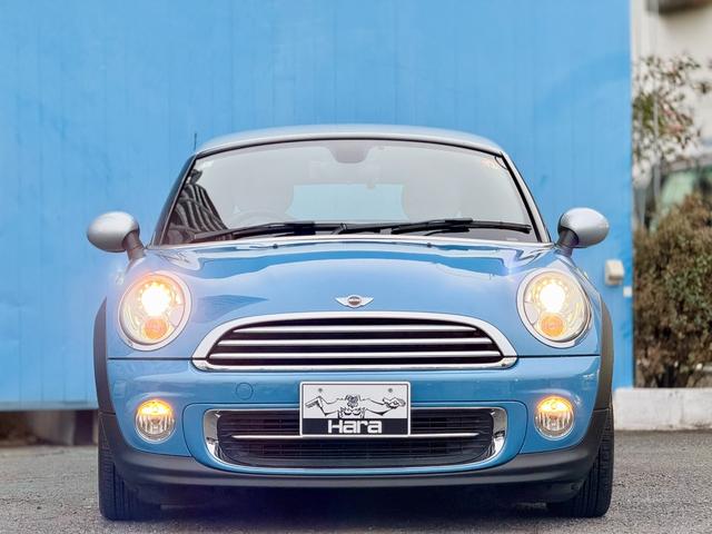 MINI クーパー クーペ レザーシート HIDヘッドライト 純正アルミホイール パドルシフト 社外シートヒーター リアソナー 電動リアスポイラー 社外デジタルインナーミラー オートエアコン 禁煙車 カイトブルー ETC(6枚目)