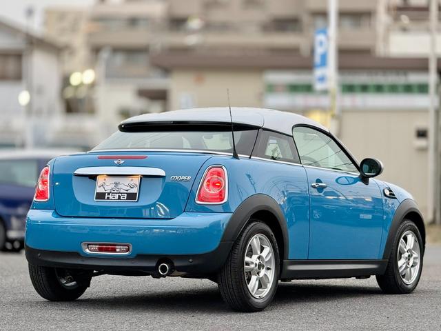 MINI クーパー クーペ レザーシート HIDヘッドライト 純正アルミホイール パドルシフト 社外シートヒーター リアソナー 電動リアスポイラー 社外デジタルインナーミラー オートエアコン 禁煙車 カイトブルー ETC(9枚目)