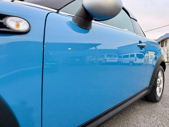 MINI クーパー クーペ レザーシート HIDヘッドライト 純正アルミホイール パドルシフト 社外シートヒーター リアソナー 電動リアスポイラー 社外デジタルインナーミラー オートエアコン 禁煙車 カイトブルー ETC(21枚目)