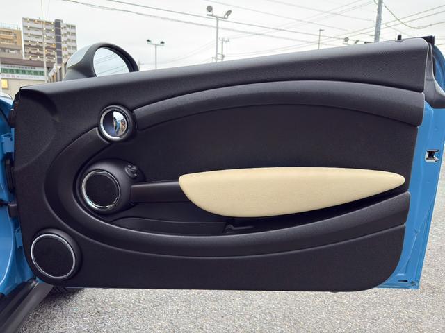 MINI クーパー クーペ レザーシート HIDヘッドライト 純正アルミホイール パドルシフト 社外シートヒーター リアソナー 電動リアスポイラー 社外デジタルインナーミラー オートエアコン 禁煙車 カイトブルー ETC(44枚目)