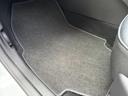 足元のフロアマットも全席クリーニング済みで快適にお乗りいただけます!