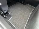 足元のフロアマットも全席クリーニング済みで快適にお乗りいただけます!