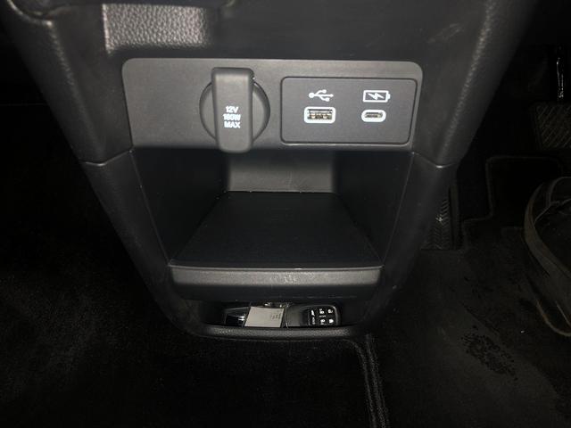 ステップワゴン ｅ：ＨＥＶスパーダ　ホンダセンシング　９インチナビ　ＢＴ・ＵＳＢ・カープレイ接続　マルチビューカメラ　フリップダウンモニター　デジタルミラー　前後ドラレコ　電動ゲート　１タッチＷパワスラ　ヒーター付半革シート　オットマン（40枚目）