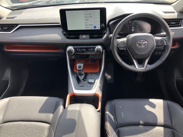 ＲＡＶ４ アドベンチャー　パノラマムーンルーフ　デジタルインナーミラー　セーフティＳ　１０．５インチディスプレイ　ＢＴ・ＵＳＢ　全方位カメラ　電動バックドア　温冷シート　ＬＥＤオートライト　　プリクラッシュ　レーダークルーズ（3枚目）
