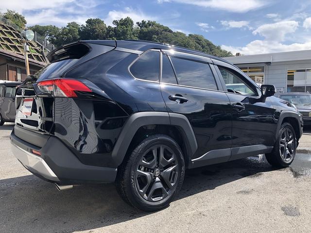 ＲＡＶ４ アドベンチャー　パノラマムーンルーフ　デジタルインナーミラー　セーフティＳ　１０．５インチディスプレイ　ＢＴ・ＵＳＢ　全方位カメラ　電動バックドア　温冷シート　ＬＥＤオートライト　　プリクラッシュ　レーダークルーズ（7枚目）