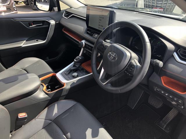ＲＡＶ４ アドベンチャー　パノラマムーンルーフ　デジタルインナーミラー　セーフティＳ　１０．５インチディスプレイ　ＢＴ・ＵＳＢ　全方位カメラ　電動バックドア　温冷シート　ＬＥＤオートライト　　プリクラッシュ　レーダークルーズ（18枚目）