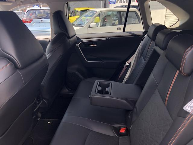 ＲＡＶ４ アドベンチャー　パノラマムーンルーフ　デジタルインナーミラー　セーフティＳ　１０．５インチディスプレイ　ＢＴ・ＵＳＢ　全方位カメラ　電動バックドア　温冷シート　ＬＥＤオートライト　　プリクラッシュ　レーダークルーズ（23枚目）