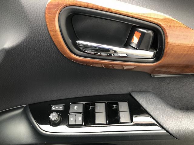 プリウス Ａプレミアム　後期　セーフティセンス　サンルーフ　メーカーナビ　Ｂｌｕｅｔｏｏｔｈ接続　バックカメラ　本革シート　温冷シート　インテリアパネル　駐車支援　ＢＳＭ　ＲＣＴＡ　Ｐソナー　ＡＣ１００Ｖ電源　ＥＴＣ２．０（31枚目）