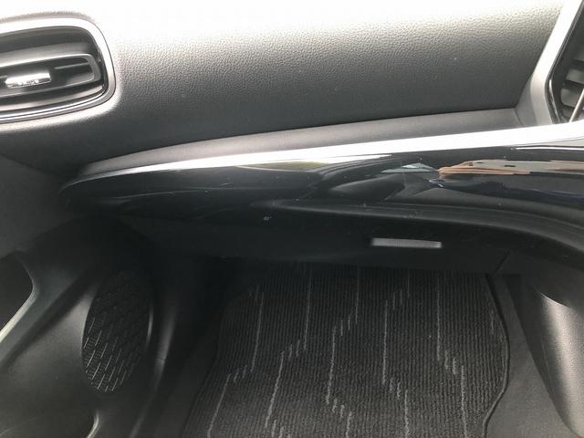 プリウス Ａプレミアム　後期　セーフティセンス　サンルーフ　メーカーナビ　Ｂｌｕｅｔｏｏｔｈ接続　バックカメラ　本革シート　温冷シート　インテリアパネル　駐車支援　ＢＳＭ　ＲＣＴＡ　Ｐソナー　ＡＣ１００Ｖ電源　ＥＴＣ２．０（38枚目）