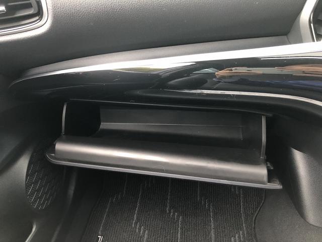 プリウス Ａプレミアム　後期　セーフティセンス　サンルーフ　メーカーナビ　Ｂｌｕｅｔｏｏｔｈ接続　バックカメラ　本革シート　温冷シート　インテリアパネル　駐車支援　ＢＳＭ　ＲＣＴＡ　Ｐソナー　ＡＣ１００Ｖ電源　ＥＴＣ２．０（39枚目）