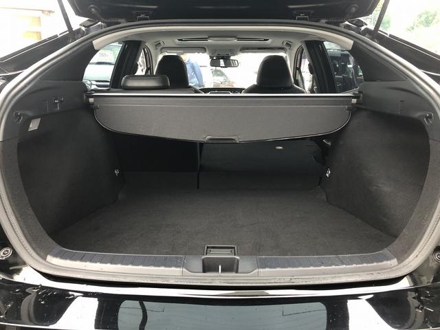 プリウス Ａプレミアム　後期　セーフティセンス　サンルーフ　メーカーナビ　Ｂｌｕｅｔｏｏｔｈ接続　バックカメラ　本革シート　温冷シート　インテリアパネル　駐車支援　ＢＳＭ　ＲＣＴＡ　Ｐソナー　ＡＣ１００Ｖ電源　ＥＴＣ２．０（77枚目）