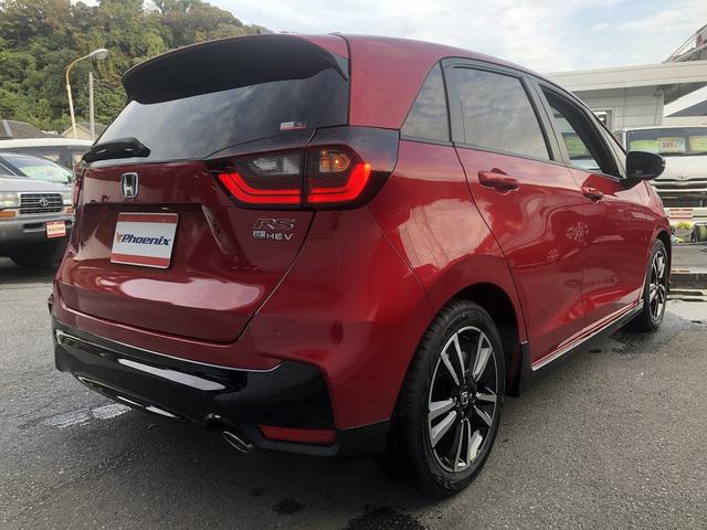 フィット ｅ：ＨＥＶ　ＲＳ　ホンダセンシング　９インチＳＤナビ　フルセグＴＶ　Ｂｌｕｅｔｏｏｔｈ接続　カープレイ　バックカメラ　ハーフレザー　ＥＴＣ２．０　ＬＥＤオートライト　ＵＳＢ充電　パドルシフト　ステアスイッチ　ＣＭＢＳ（7枚目）