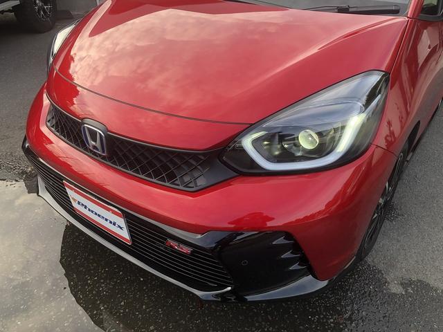 フィット ｅ：ＨＥＶ　ＲＳ　ホンダセンシング　９インチＳＤナビ　フルセグＴＶ　Ｂｌｕｅｔｏｏｔｈ接続　カープレイ　バックカメラ　ハーフレザー　ＥＴＣ２．０　ＬＥＤオートライト　ＵＳＢ充電　パドルシフト　ステアスイッチ　ＣＭＢＳ（48枚目）