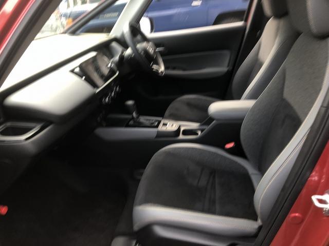 フィット ｅ：ＨＥＶ　ＲＳ　ホンダセンシング　９インチＳＤナビ　フルセグＴＶ　Ｂｌｕｅｔｏｏｔｈ接続　カープレイ　バックカメラ　ハーフレザー　ＥＴＣ２．０　ＬＥＤオートライト　ＵＳＢ充電　パドルシフト　ステアスイッチ　ＣＭＢＳ（64枚目）