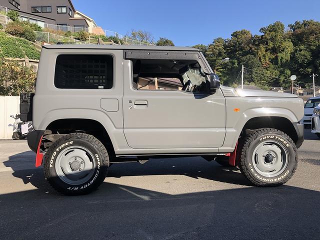 ＪＡＯＳリフトＵＰ　オープンカントリー付ＡＰＩＯ１６インチＡＷ　ＣＬＬＩＮＫリアゲートＢＯＸ　ＩＰＦサイドストレージパネル　サイドバー８型ナビ　ＢＴ接続　Ｂカメラ　アルパインデジタルミラー　前後フォグ