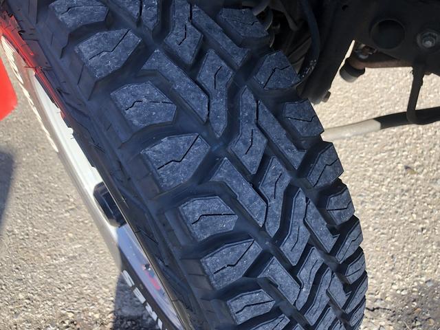 ＪＡＯＳリフトＵＰ　オープンカントリー付ＡＰＩＯ１６インチＡＷ　ＣＬＬＩＮＫリアゲートＢＯＸ　ＩＰＦサイドストレージパネル　サイドバー８型ナビ　ＢＴ接続　Ｂカメラ　アルパインデジタルミラー　前後フォグ