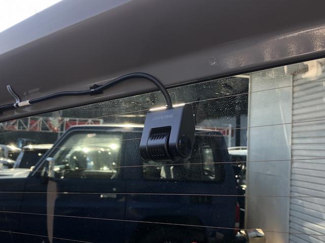 ＪＡＯＳリフトＵＰ　オープンカントリー付ＡＰＩＯ１６インチＡＷ　ＣＬＬＩＮＫリアゲートＢＯＸ　ＩＰＦサイドストレージパネル　サイドバー８型ナビ　ＢＴ接続　Ｂカメラ　アルパインデジタルミラー　前後フォグ