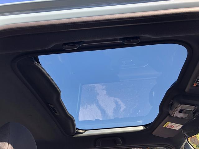 タフト Gターボ スカイフィールトップ スマアシ メモリナビ フルセグTV Bluetooth接続 パノラマモニター ドラレコ ETC Wシートヒータ ステアスイッチ ルーフレール USB充電 衝突軽減B 車線逸脱警報(30枚目)