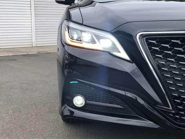 クラウンハイブリッド Ｇ－エグゼクティブ　Ｆｏｕｒ　メーカーナビ　プレミアムサウンド　電動ムーンルーフ　パノラミックビューモニタ　パーキングアシスト　デジタルミラー　ＡＣ１００Ｖ電源　ワイヤレス充電　セーフティＳ　温冷本革シート　３眼ＬＥＤ　ＥＴＣ（13枚目）