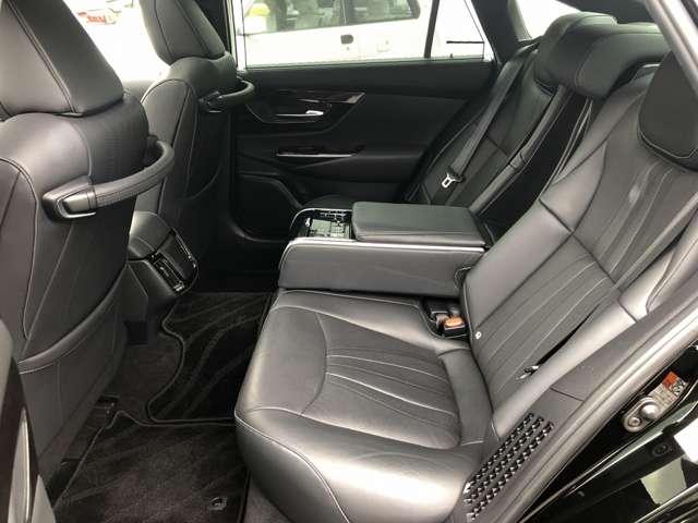 クラウンハイブリッド Ｇ－エグゼクティブ　Ｆｏｕｒ　メーカーナビ　プレミアムサウンド　電動ムーンルーフ　パノラミックビューモニタ　パーキングアシスト　デジタルミラー　ＡＣ１００Ｖ電源　ワイヤレス充電　セーフティＳ　温冷本革シート　３眼ＬＥＤ　ＥＴＣ（26枚目）