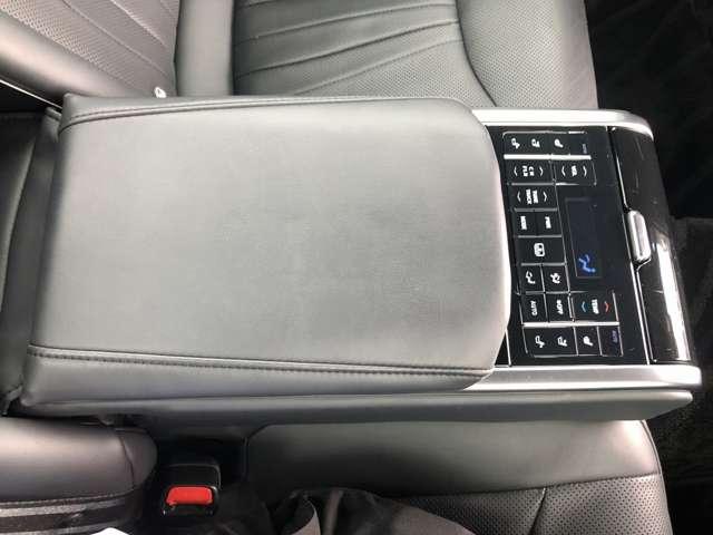 クラウンハイブリッド Ｇ－エグゼクティブ　Ｆｏｕｒ　メーカーナビ　プレミアムサウンド　電動ムーンルーフ　パノラミックビューモニタ　パーキングアシスト　デジタルミラー　ＡＣ１００Ｖ電源　ワイヤレス充電　セーフティＳ　温冷本革シート　３眼ＬＥＤ　ＥＴＣ（30枚目）